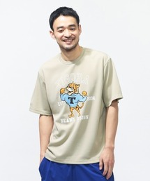 TIGORA by BEAMS DESIGN（ティゴラバイビームスデザイン）の「ティゴラ ビームス TIGORA by BEAMS DESIGN トレーニンググラフィックTシャツ（Tシャツ/カットソー）」