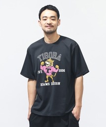 TIGORA by BEAMS DESIGN（ティゴラバイビームスデザイン）の「ティゴラ ビームス TIGORA by BEAMS DESIGN トレーニンググラフィックTシャツ（Tシャツ/カットソー）」