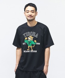 TIGORA by BEAMS DESIGN（ティゴラバイビームスデザイン）の「ティゴラ ビームス TIGORA by BEAMS DESIGN トレーニンググラフィックTシャツ（Tシャツ/カットソー）」