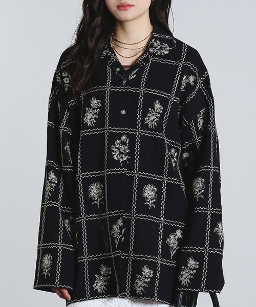 ROSE BUD（ローズバッド）の「(mag.by c)EMBROIDERY L/S SHIRT（パーカー・レディース・オフホワイト/ブラック・ONE SIZE）」の2枚目の写真