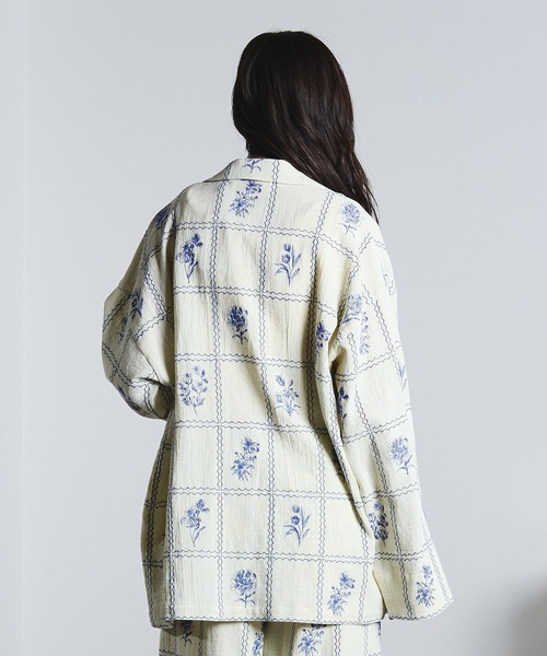 ROSE BUD（ローズバッド）の「(mag.by c)EMBROIDERY L/S SHIRT（パーカー・レディース・オフホワイト/ブラック・ONE SIZE）」の5枚目の写真