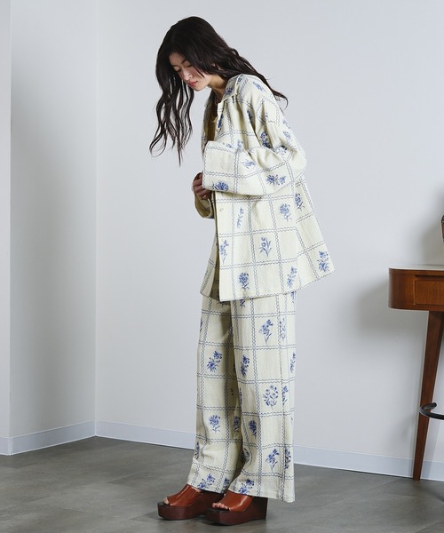 ROSE BUD（ローズバッド）の「(mag.by c)EMBROIDERY L/S SHIRT（パーカー・レディース・オフホワイト/ブラック・ONE SIZE）」の7枚目の写真