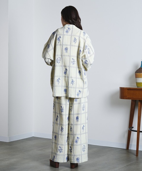 ROSE BUD（ローズバッド）の「(mag.by c)EMBROIDERY L/S SHIRT（パーカー・レディース・オフホワイト/ブラック・ONE SIZE）」の8枚目の写真