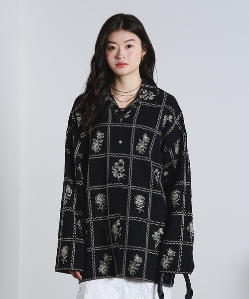 ROSE BUD（ローズバッド）の「(mag.by c)EMBROIDERY L/S SHIRT（パーカー・レディース・オフホワイト/ブラック・ONE SIZE）」の12枚目の写真