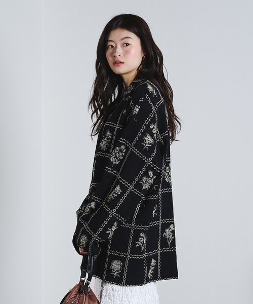 ROSE BUD（ローズバッド）の「(mag.by c)EMBROIDERY L/S SHIRT（パーカー・レディース・オフホワイト/ブラック・ONE SIZE）」の13枚目の写真