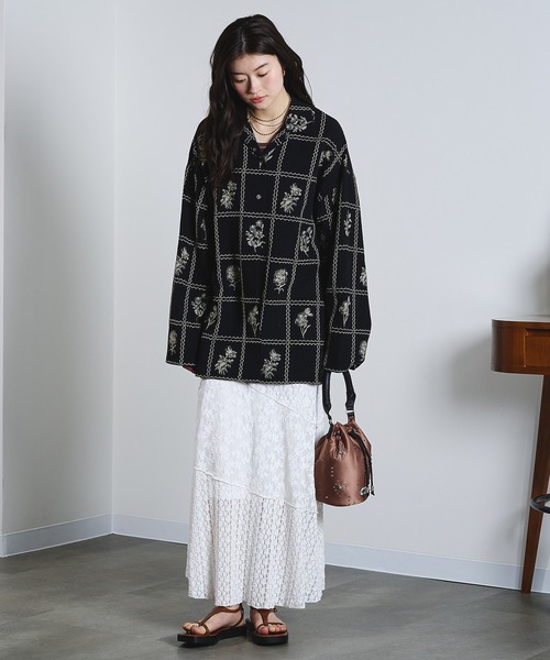 ROSE BUD（ローズバッド）の「(mag.by c)EMBROIDERY L/S SHIRT（パーカー・レディース・オフホワイト/ブラック・ONE SIZE）」の15枚目の写真