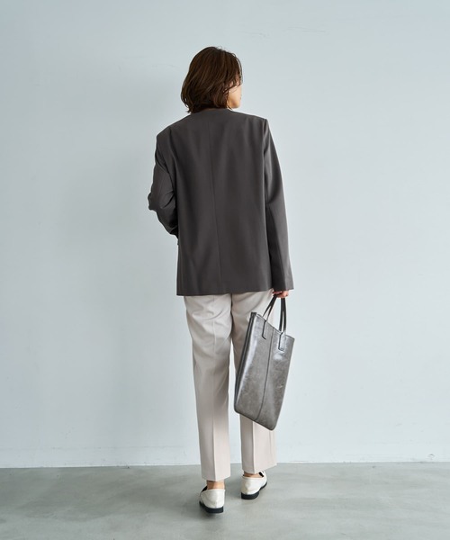STYLE DELI(スタイルデリ)の「【LUXE】ラウンドネックノーカラージャケット(ノーカラージャケット・レディース・ブラック/チャコールグレー・FREE)」の10枚目の写真