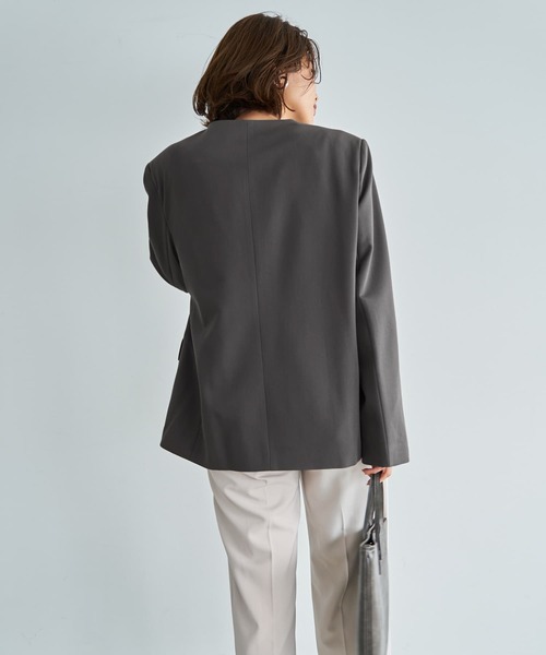 STYLE DELI(スタイルデリ)の「【LUXE】ラウンドネックノーカラージャケット(ノーカラージャケット・レディース・ブラック/チャコールグレー・FREE)」の11枚目の写真