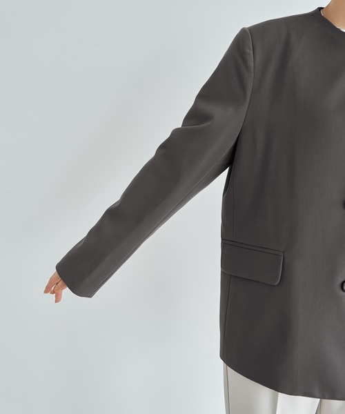 STYLE DELI(スタイルデリ)の「【LUXE】ラウンドネックノーカラージャケット(ノーカラージャケット・レディース・ブラック/チャコールグレー・FREE)」の15枚目の写真