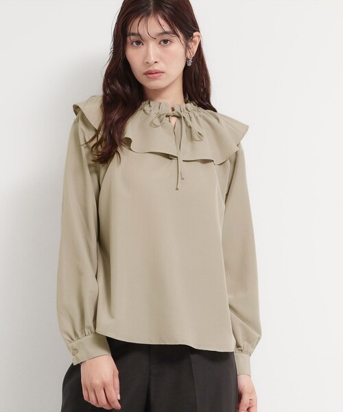 THE SHOP TK （ザ ショップ ティーケー ）の「大人のフェミニンカジュアルに エアリーフリルブラウス（シャツ/ブラウス・レディース・サックスブルー/ライトベージュ/オフホワイト・13/12）」の3枚目の写真