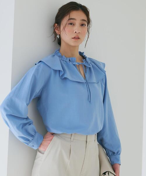 THE SHOP TK （ザ ショップ ティーケー ）の「大人のフェミニンカジュアルに エアリーフリルブラウス（シャツ/ブラウス・レディース・サックスブルー/ライトベージュ/オフホワイト・13/12）」の5枚目の写真