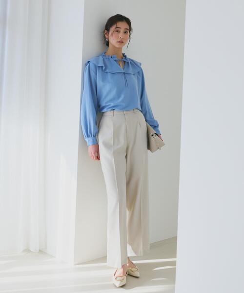 THE SHOP TK （ザ ショップ ティーケー ）の「大人のフェミニンカジュアルに エアリーフリルブラウス（シャツ/ブラウス・レディース・サックスブルー/ライトベージュ/オフホワイト・13/12）」の6枚目の写真