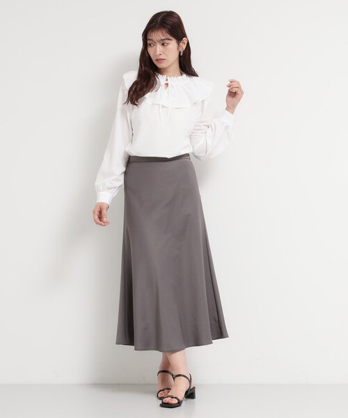 THE SHOP TK （ザ ショップ ティーケー ）の「大人のフェミニンカジュアルに エアリーフリルブラウス（シャツ/ブラウス・レディース・サックスブルー/ライトベージュ/オフホワイト・13/12）」の9枚目の写真