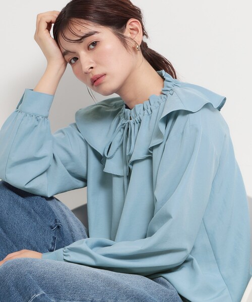 THE SHOP TK （ザ ショップ ティーケー ）の「大人のフェミニンカジュアルに エアリーフリルブラウス（シャツ/ブラウス・レディース・サックスブルー/ライトベージュ/オフホワイト・13/12）」の15枚目の写真