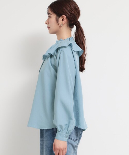 THE SHOP TK （ザ ショップ ティーケー ）の「大人のフェミニンカジュアルに エアリーフリルブラウス（シャツ/ブラウス・レディース・サックスブルー/ライトベージュ/オフホワイト・13/12）」の20枚目の写真