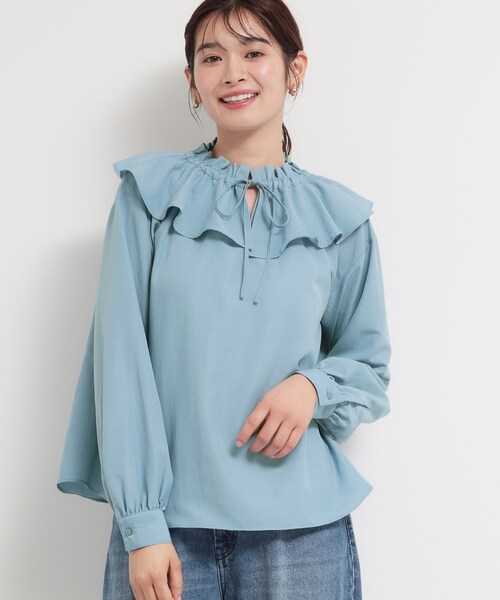 THE SHOP TK （ザ ショップ ティーケー ）の「大人のフェミニンカジュアルに エアリーフリルブラウス（シャツ/ブラウス・レディース・サックスブルー/ライトベージュ/オフホワイト・13/12）」の4枚目の写真