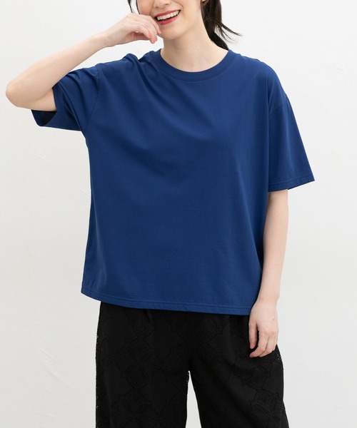 Honeys(ハニーズ)の「【ハニさら・接触冷感・UVカット・遮熱】きれいめTシャツ(Tシャツ/カットソー・レディース・ピンク/オフホワイト/イエロー/ブラック/グリーン/ベージュ/スミクロ/ブルー/ボルドー・LL/L/3L/M/SS/S)」の6枚目の写真