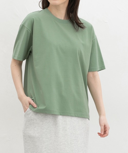 Honeys(ハニーズ)の「【ハニさら・接触冷感・UVカット・遮熱】きれいめTシャツ(Tシャツ/カットソー・レディース・ピンク/オフホワイト/イエロー/ブラック/グリーン/ベージュ/スミクロ/ブルー/ボルドー・LL/L/3L/M/SS/S)」の5枚目の写真