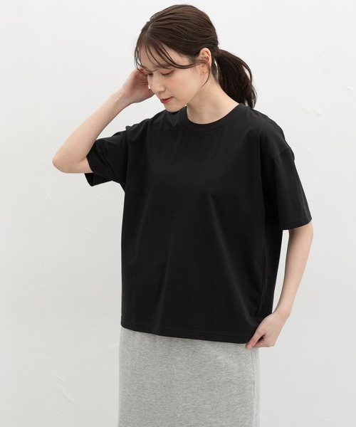 Honeys(ハニーズ)の「【ハニさら・接触冷感・UVカット・遮熱】きれいめTシャツ(Tシャツ/カットソー・レディース・ピンク/オフホワイト/イエロー/ブラック/グリーン/ベージュ/スミクロ/ブルー/ボルドー・LL/L/3L/M/SS/S)」の15枚目の写真