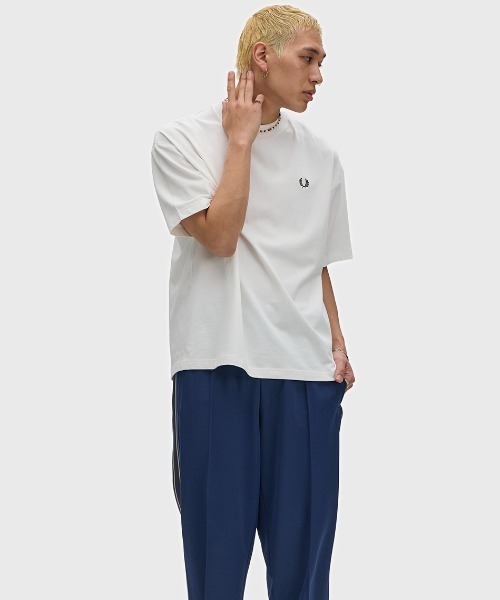 FRED PERRY(フレッドペリー)の「Back Print Laurel Wreath T-Shirt/バックプリントローレルリースTシャツ(Tシャツ/カットソー・メンズ・グレー/ホワイト・S/L/M)」の3枚目の写真