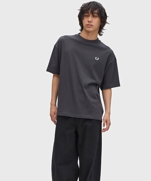 FRED PERRY(フレッドペリー)の「Back Print Laurel Wreath T-Shirt/バックプリントローレルリースTシャツ(Tシャツ/カットソー・メンズ・グレー/ホワイト・S/L/M)」の11枚目の写真