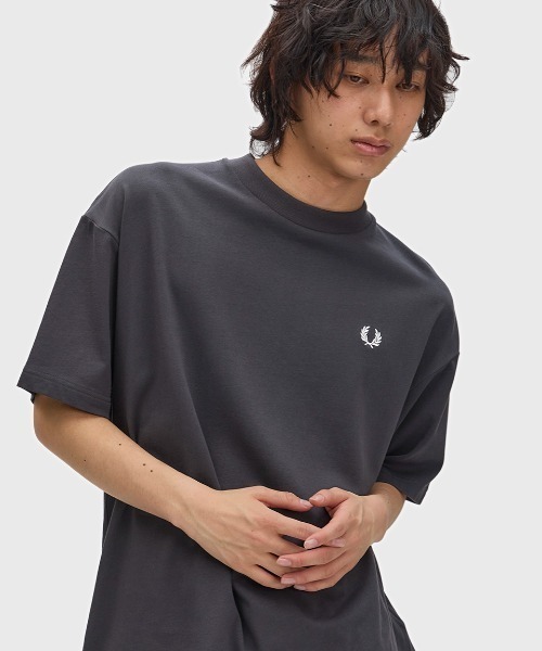 FRED PERRY(フレッドペリー)の「Back Print Laurel Wreath T-Shirt/バックプリントローレルリースTシャツ(Tシャツ/カットソー・メンズ・グレー/ホワイト・S/L/M)」の12枚目の写真