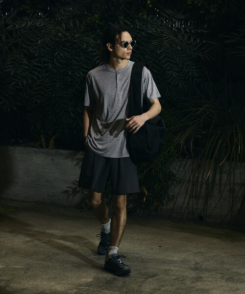 Russell Athletic（ラッセルアスレティック）の「限定展開 RUSSELL ATHLETIC×FREAK'S STORE ラッセル アスレチック 別注 Dry-Power ヘンリーネック Tシャツ 吸湿速乾 消臭（Tシャツ/カットソー・メンズ・ホワイト/チャコールグレー/アッシュグレー・LARGE/MEDIUM/SMALL）」の12枚目の写真