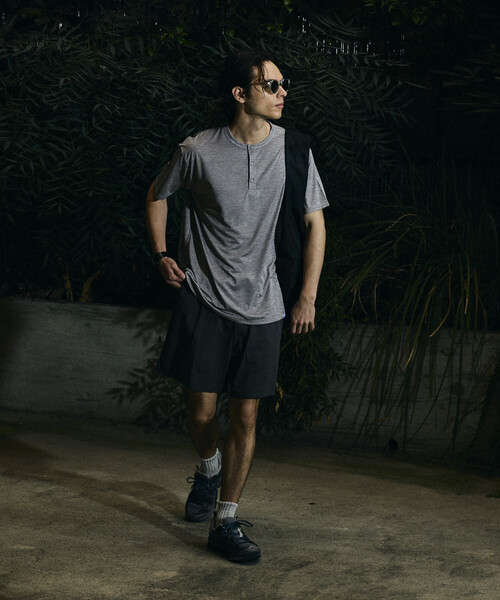 Russell Athletic（ラッセルアスレティック）の「限定展開 RUSSELL ATHLETIC×FREAK'S STORE ラッセル アスレチック 別注 Dry-Power ヘンリーネック Tシャツ 吸湿速乾 消臭（Tシャツ/カットソー・メンズ・ホワイト/チャコールグレー/アッシュグレー・LARGE/MEDIUM/SMALL）」の13枚目の写真