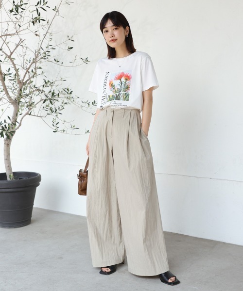 Bou Jeloud(ブージュルード)の「フォトフラワーTシャツ(Tシャツ/カットソー・レディース・チャコールグレー/オフホワイト・MEDIUM)」の4枚目の写真
