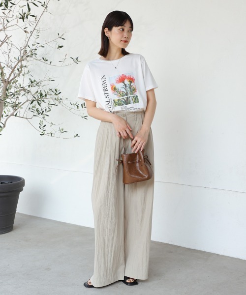 Bou Jeloud(ブージュルード)の「フォトフラワーTシャツ(Tシャツ/カットソー・レディース・チャコールグレー/オフホワイト・MEDIUM)」の7枚目の写真