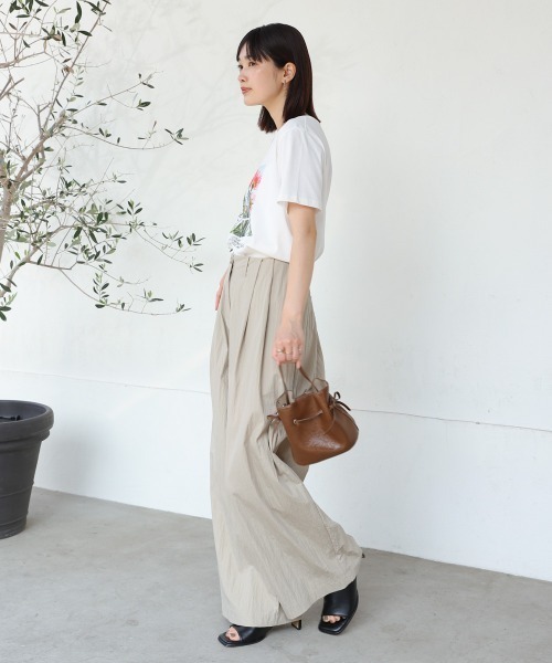 Bou Jeloud(ブージュルード)の「フォトフラワーTシャツ(Tシャツ/カットソー・レディース・チャコールグレー/オフホワイト・MEDIUM)」の9枚目の写真