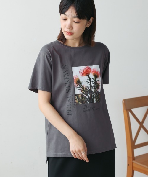 Bou Jeloud(ブージュルード)の「フォトフラワーTシャツ(Tシャツ/カットソー・レディース・チャコールグレー/オフホワイト・MEDIUM)」の21枚目の写真