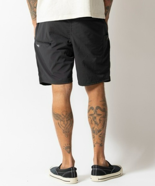 ROARK REVIVAL(ロアークリバイバル)の「【ROARK】BOATMAN TECH SHORTS2.0(その他パンツ・メンズ・ブラック・MEDIUM)」の2枚目の写真