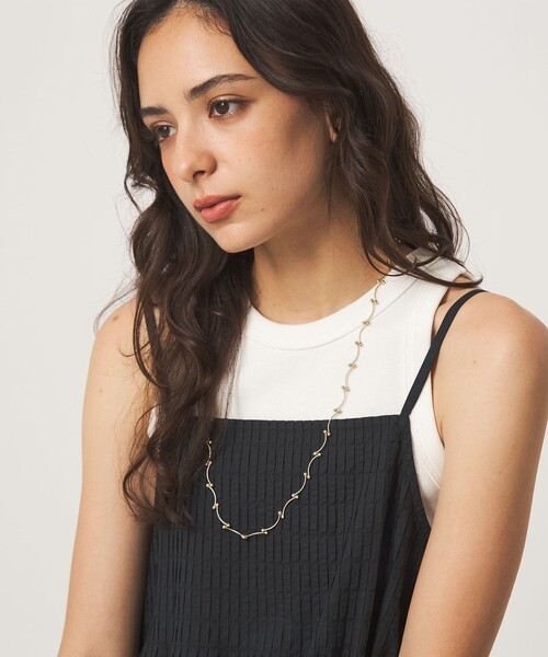 green label relaxing(グリーンレーベルリラクシング)の「ボール&バー デザインチェーン ネックレス(ネックレス・レディース・シルバー/ゴールド・FREE)」の4枚目の写真