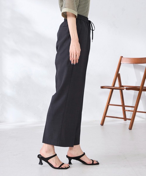 GALLORIA(ギャローリア)の「【吸汗速乾・冷感】ドロストセミフレアパンツ(その他パンツ・レディース・ライトベージュ/カーキ/チャコールグレー・M/LL/L/S)」の5枚目の写真