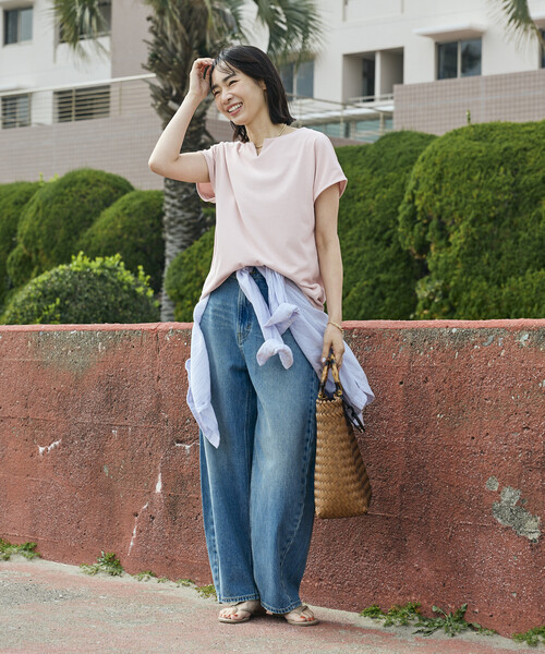 FREAK'S STORE(フリークスストア)の「<接触冷感/UV> AIRDRY HIGHCOOL キーネックTシャツ(Tシャツ/カットソー・レディース・ピンク/ブルー/オフホワイト/モカ/ブラック・フリ-)」の13枚目の写真