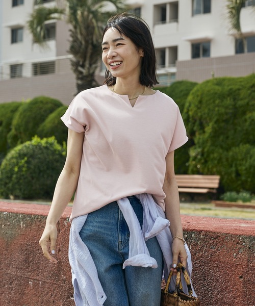 FREAK'S STORE(フリークスストア)の「<接触冷感/UV> AIRDRY HIGHCOOL キーネックTシャツ(Tシャツ/カットソー・レディース・ピンク/ブルー/オフホワイト/モカ/ブラック・フリ-)」の5枚目の写真