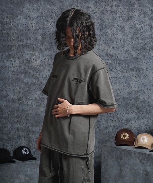 1111clothing(ワンフォークロージング)の「【セットアップ可能】ミニ裏毛 アップリケ Tシャツ / Mini Fleece Applique T-Shirt(Tシャツ/カットソー・メンズ・アッシュ/ブラック・XL/L/M)」の22枚目の写真