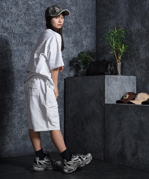 1111clothing(ワンフォークロージング)の「【セットアップ可能】ミニ裏毛 アップリケ Tシャツ / Mini Fleece Applique T-Shirt(Tシャツ/カットソー・メンズ・アッシュ/ブラック・XL/L/M)」の3枚目の写真
