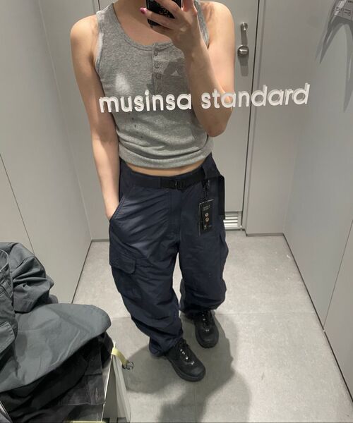 MUSINSA STANDARD WOMAN（ムシンサスタンダードウーマン）の「ウィメンズヘンリーネックタンクトップ[ミディアムグレー]（Tシャツ/カットソー・レディース・その他・LARGE/X-SMALL/SMALL/MEDIUM）」の7枚目の写真
