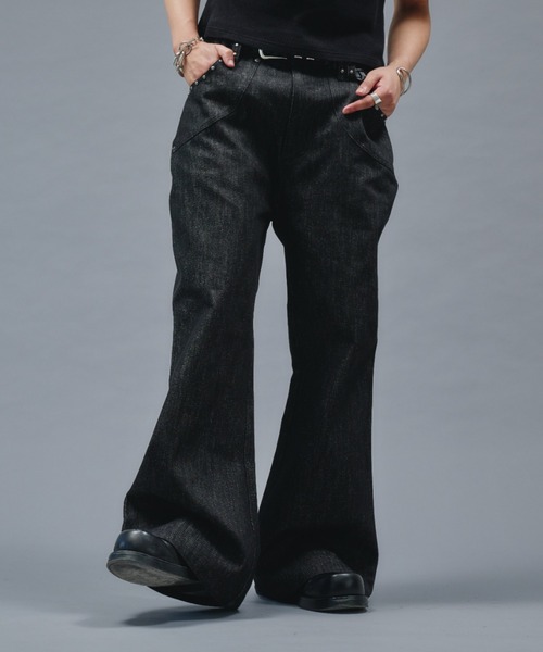 ANDER HUNK(アンダーハンク)の「Studs Design Rigid Flare Denim / スタッズデザインリジットフレアデニム(デニムパンツ・メンズ・インディゴブルー/ブラック/ブラック系その他・MEDIUM/LARGE/SMALL)」の1枚目の写真