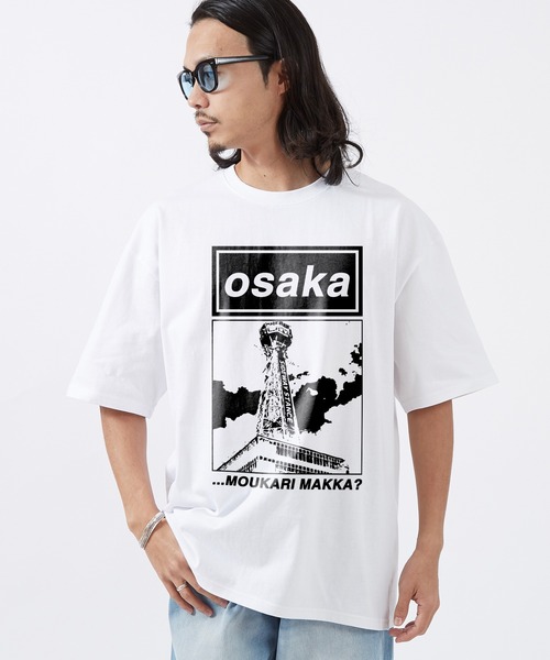 SIDEWAY STANCE(サイドウェイスタンス)の「【SIDEWAY STANCE】パロディ プリント 半袖Tシャツ(Tシャツ/カットソー・メンズ・ホワイト/ブラック系/ブラック/ホワイト系1/ホワイト系/ブラック系1/ブラック系2/ホワイト系2/ブラック系3/ブラック系5/ホワイト系5/ホワイト系3/ブラック系4/ホワイト系4・LARGE/MEDIUM/SMALL/X-LARGE)」の1枚目の写真