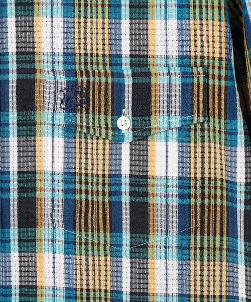 J.PRESS(ジェイプレス)の「ひんやりで品あり【吸水速乾 / 接触冷感 / 高通気性】Aero Weave クールマックス サッカー 長袖シャツ / B.D.(シャツ/ブラウス・メンズ・ブラウン系3/レッド系3/ブルー系3・MEDIUM/LARGE/X-LARGE)」の16枚目の写真