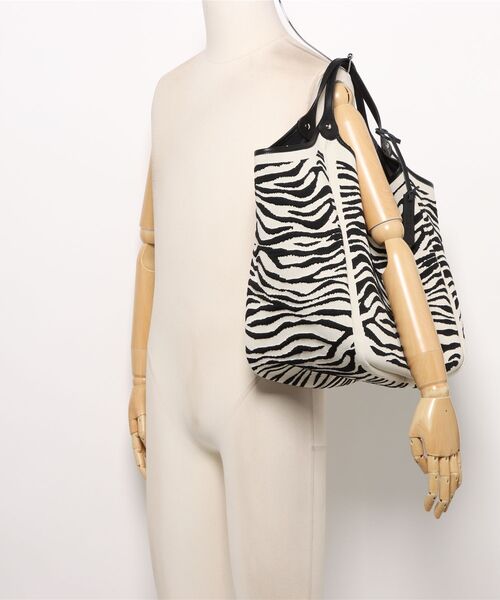 Scrap Book（スクラップブック）の「【MARCO MASI】ゼブラトート（トートバッグ・レディース・ホワイト系その他・FREE）」の5枚目の写真