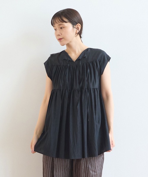 yuni(ユニ )の「100/1C Cu cap sleeves gather blouse(シャツ/ブラウス・レディース・グレー/ブラック・FREE)」の1枚目の写真