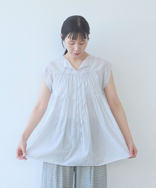 yuni(ユニ )の「100/1C Cu cap sleeves gather blouse(シャツ/ブラウス・レディース・グレー/ブラック・FREE)」の5枚目の写真