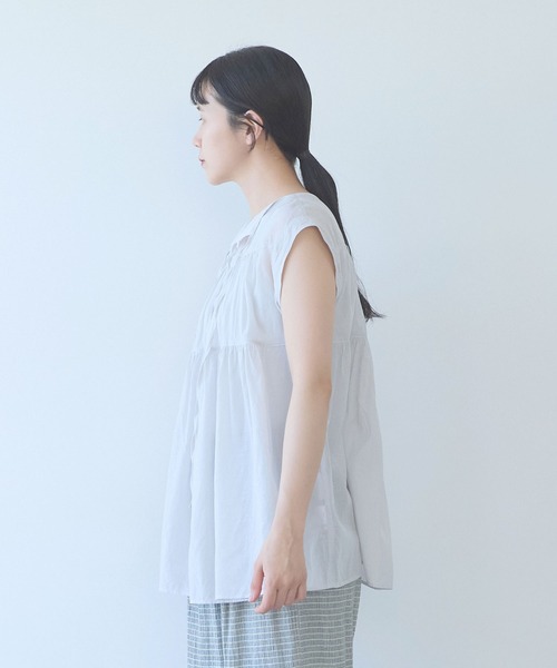 yuni(ユニ )の「100/1C Cu cap sleeves gather blouse(シャツ/ブラウス・レディース・グレー/ブラック・FREE)」の6枚目の写真