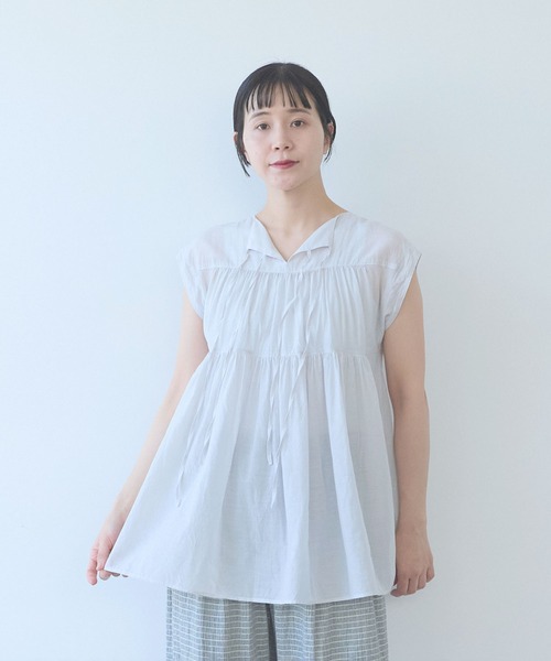 yuni(ユニ )の「100/1C Cu cap sleeves gather blouse(シャツ/ブラウス・レディース・グレー/ブラック・FREE)」の4枚目の写真