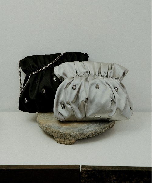 LE'RURE（リルアー）の「Larm bijou satin bag（ハンドバッグ・レディース・グレー/ブラック・FREE）」の3枚目の写真