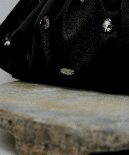 LE'RURE（リルアー）の「Larm bijou satin bag（ハンドバッグ・レディース・グレー/ブラック・FREE）」の5枚目の写真